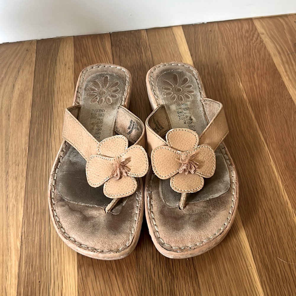 American Eagle flowered sandals 8